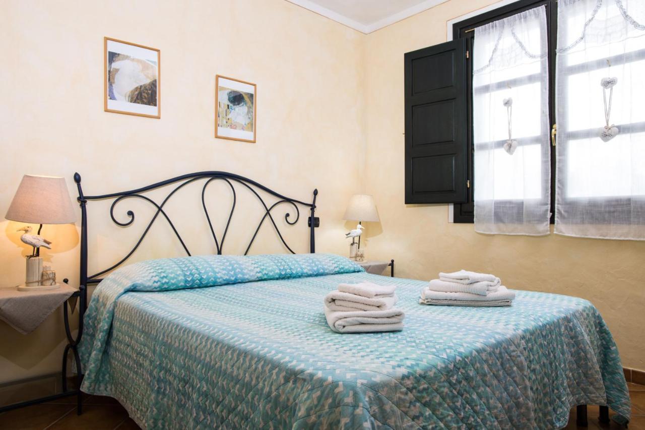 Villa Iris With Pool Baja Sardinia Extérieur photo