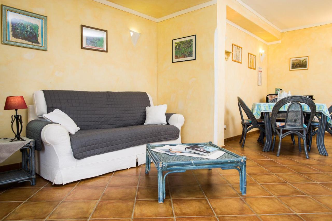 Villa Iris With Pool Baja Sardinia Extérieur photo