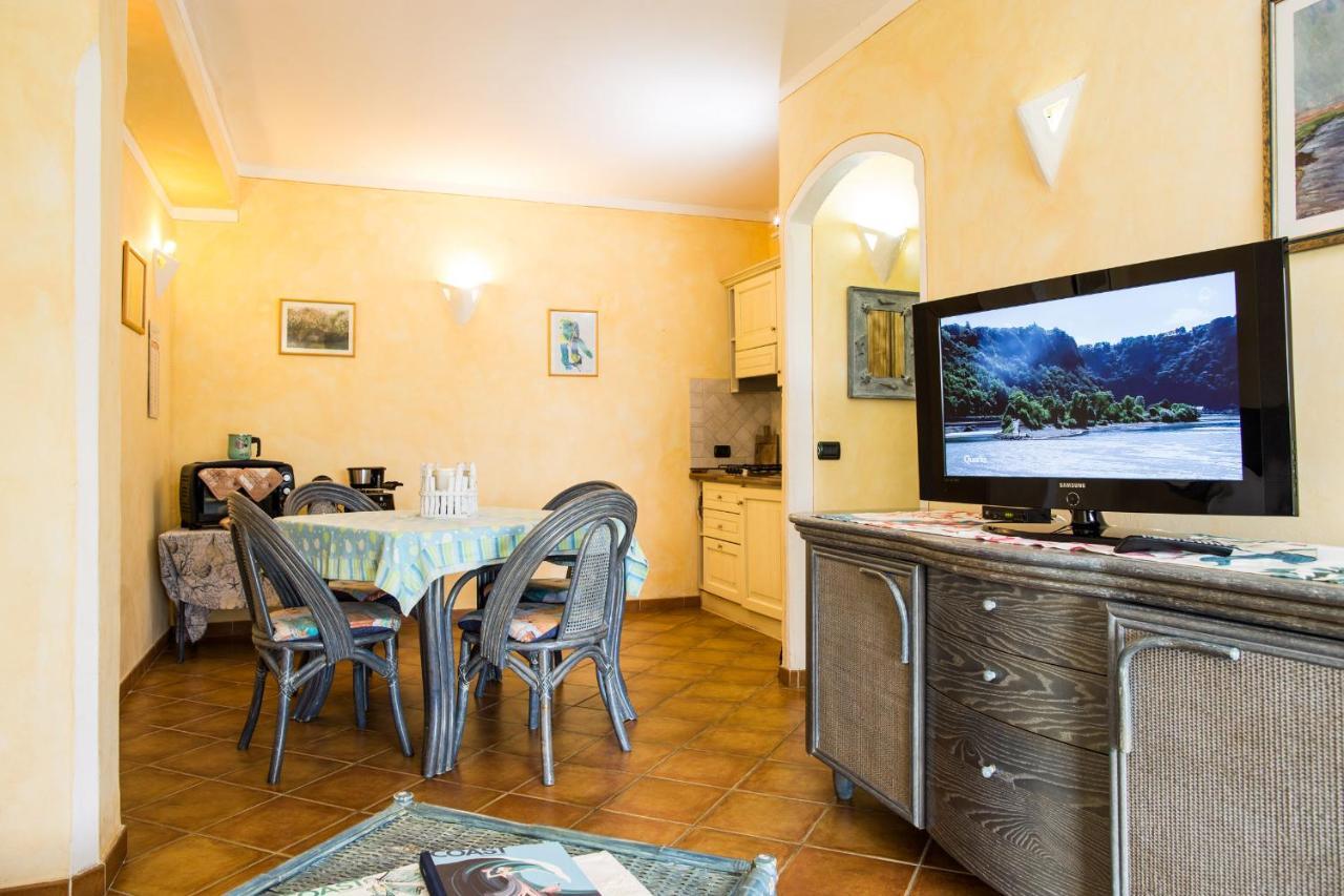 Villa Iris With Pool Baja Sardinia Extérieur photo