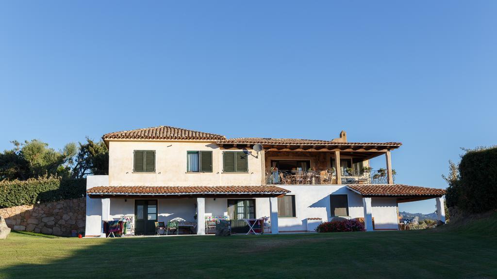 Villa Iris With Pool Baja Sardinia Extérieur photo