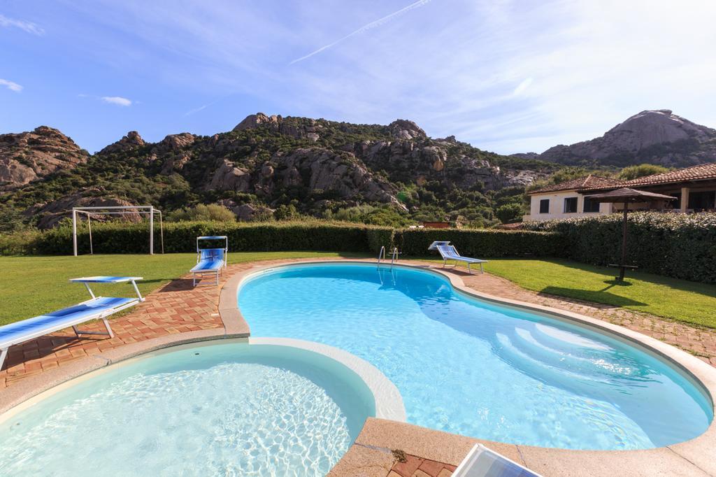 Villa Iris With Pool Baja Sardinia Extérieur photo