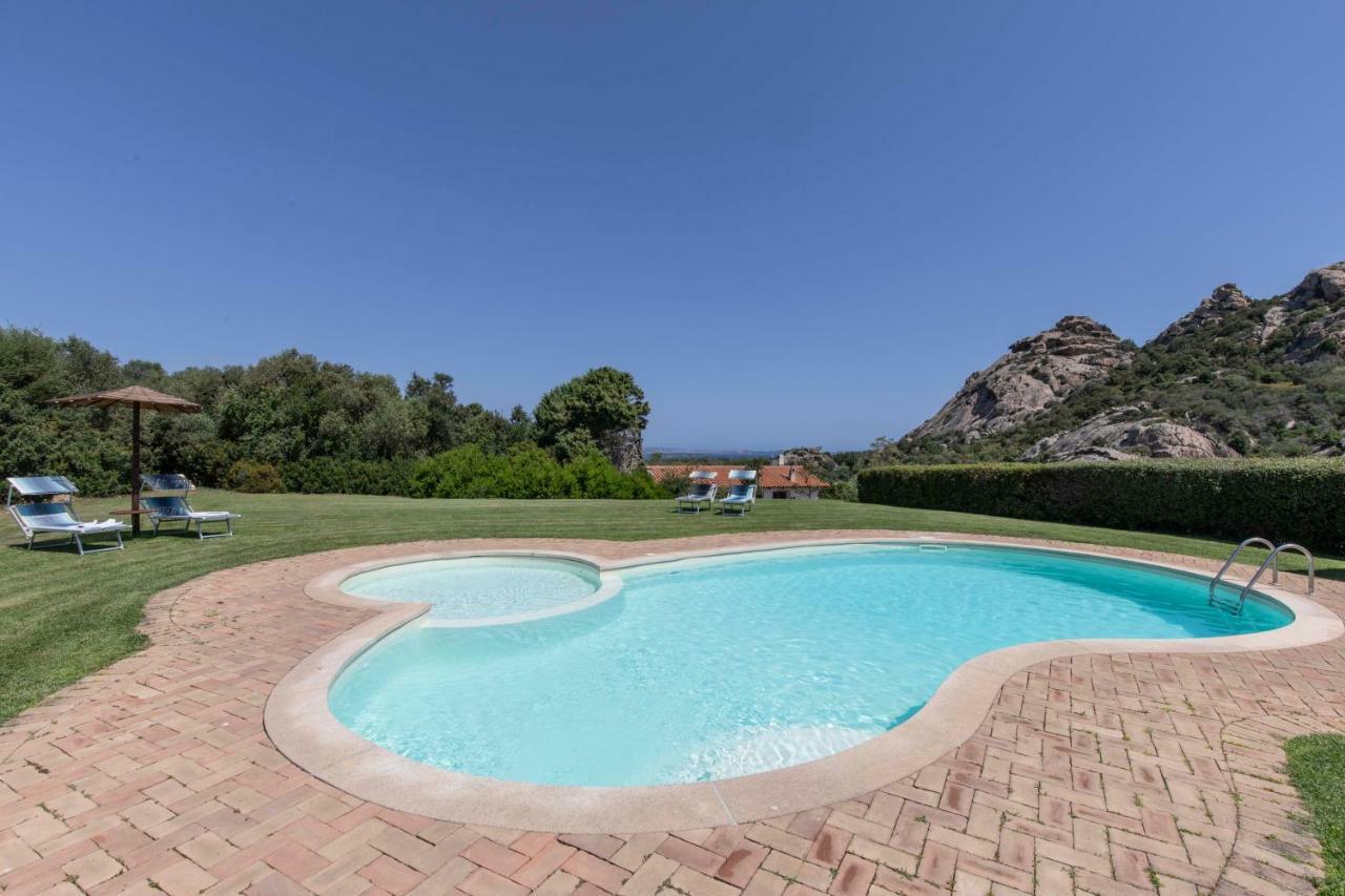 Villa Iris With Pool Baja Sardinia Extérieur photo