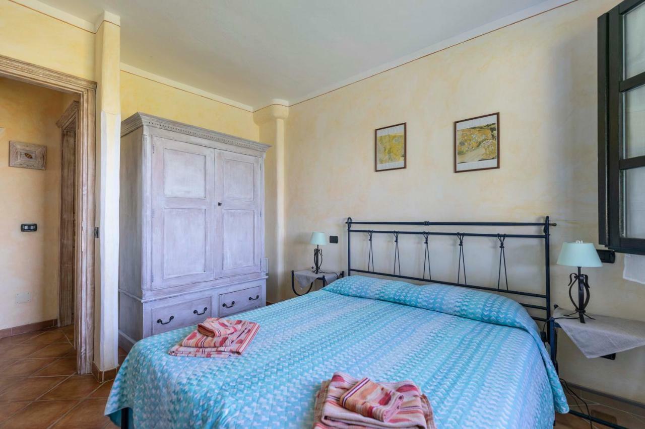 Villa Iris With Pool Baja Sardinia Extérieur photo