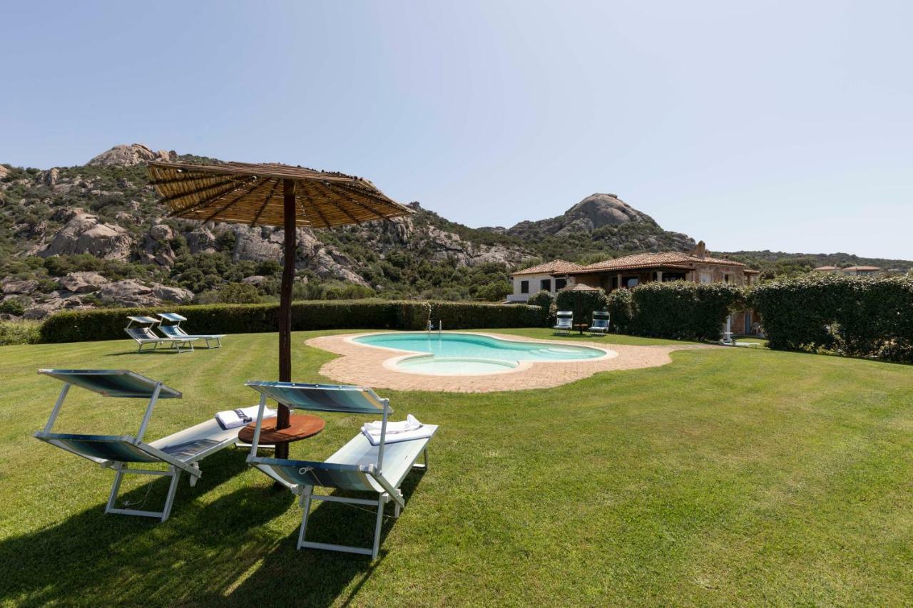 Villa Iris With Pool Baja Sardinia Extérieur photo