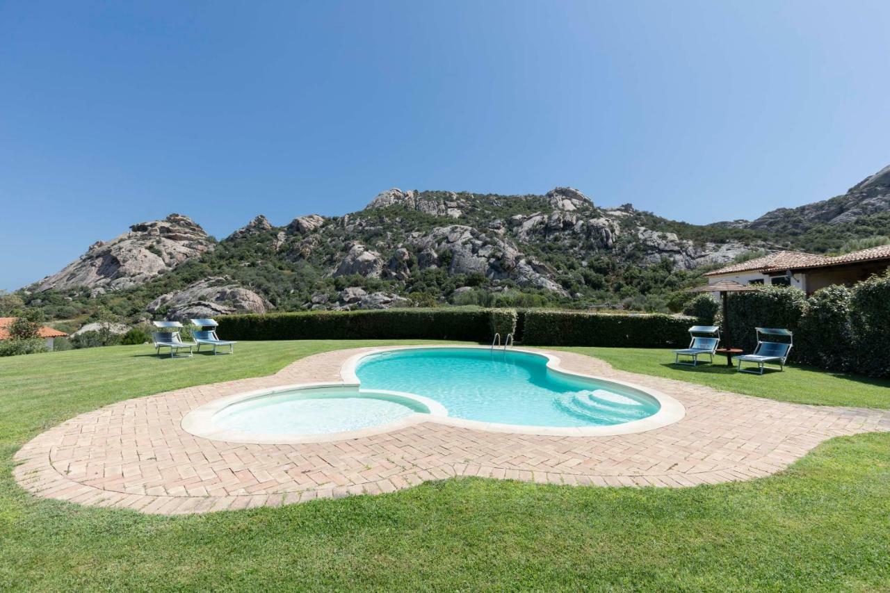 Villa Iris With Pool Baja Sardinia Extérieur photo